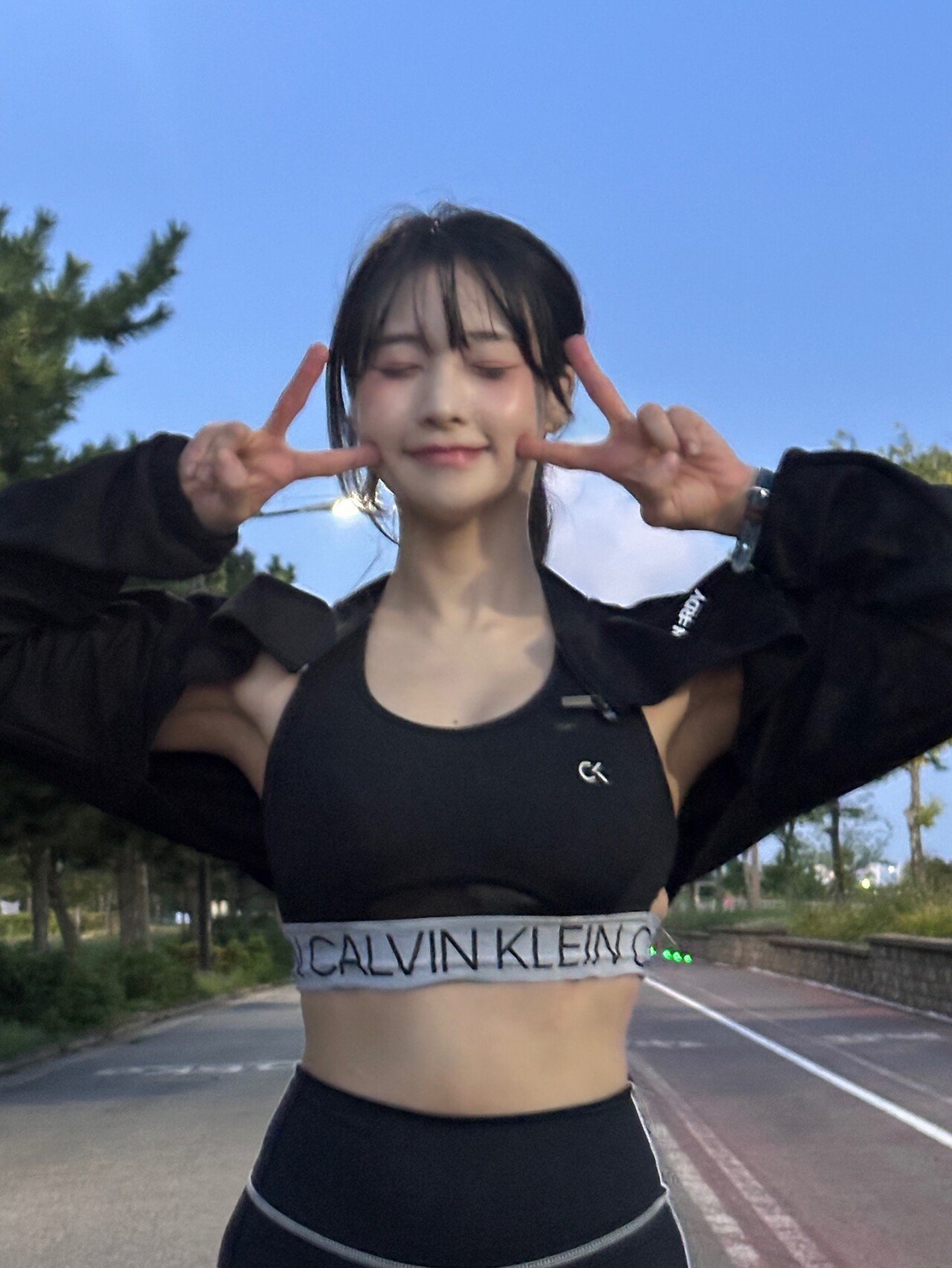 명아츄 Y존이 적나라한 검정 바이커쇼츠 입고 런닝 ㅗㅜㅑ
