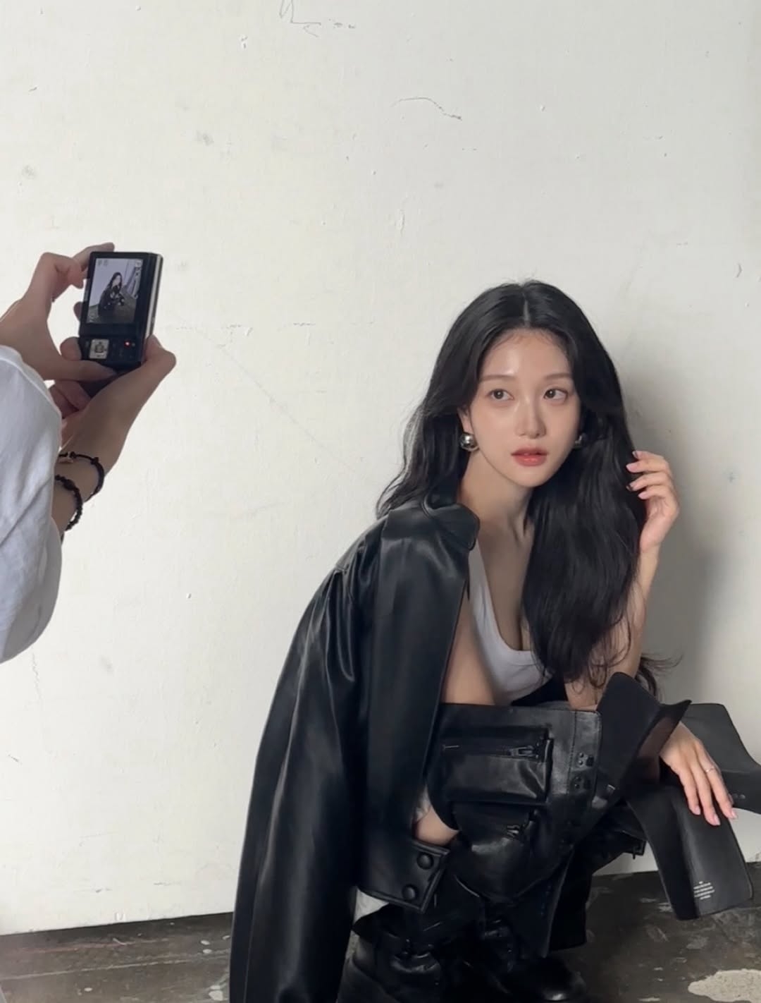 (전)프로미스나인 이서연 흰 골지나시 페로몬 은근한 가슴골