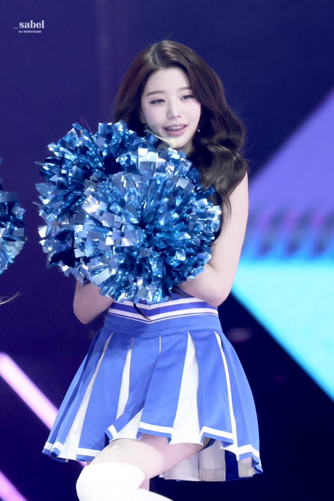 [아이브] 파란색 치어리더 의상 장원영 상큼한 미모와 겨드랑이