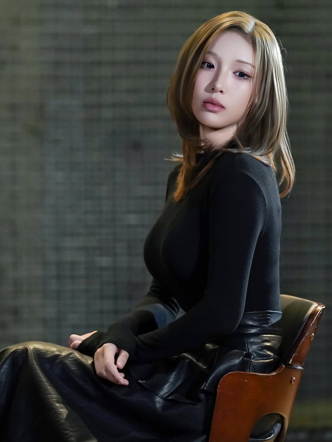 라잇썸 한초원 브라 은근히 비치는 검정 긴팔티 묵직한 가슴라인