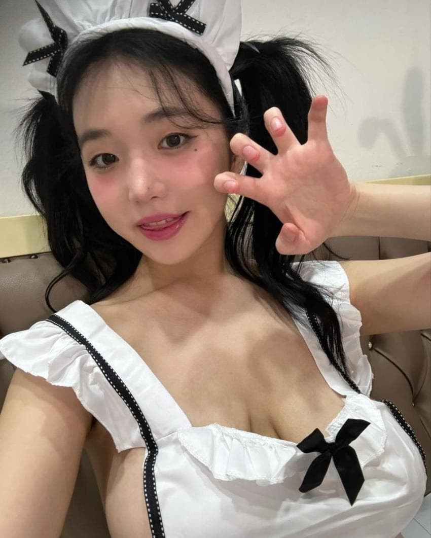 메이드복 연우좌 폭력적으로 삐져나온 사이드붑 가슴골