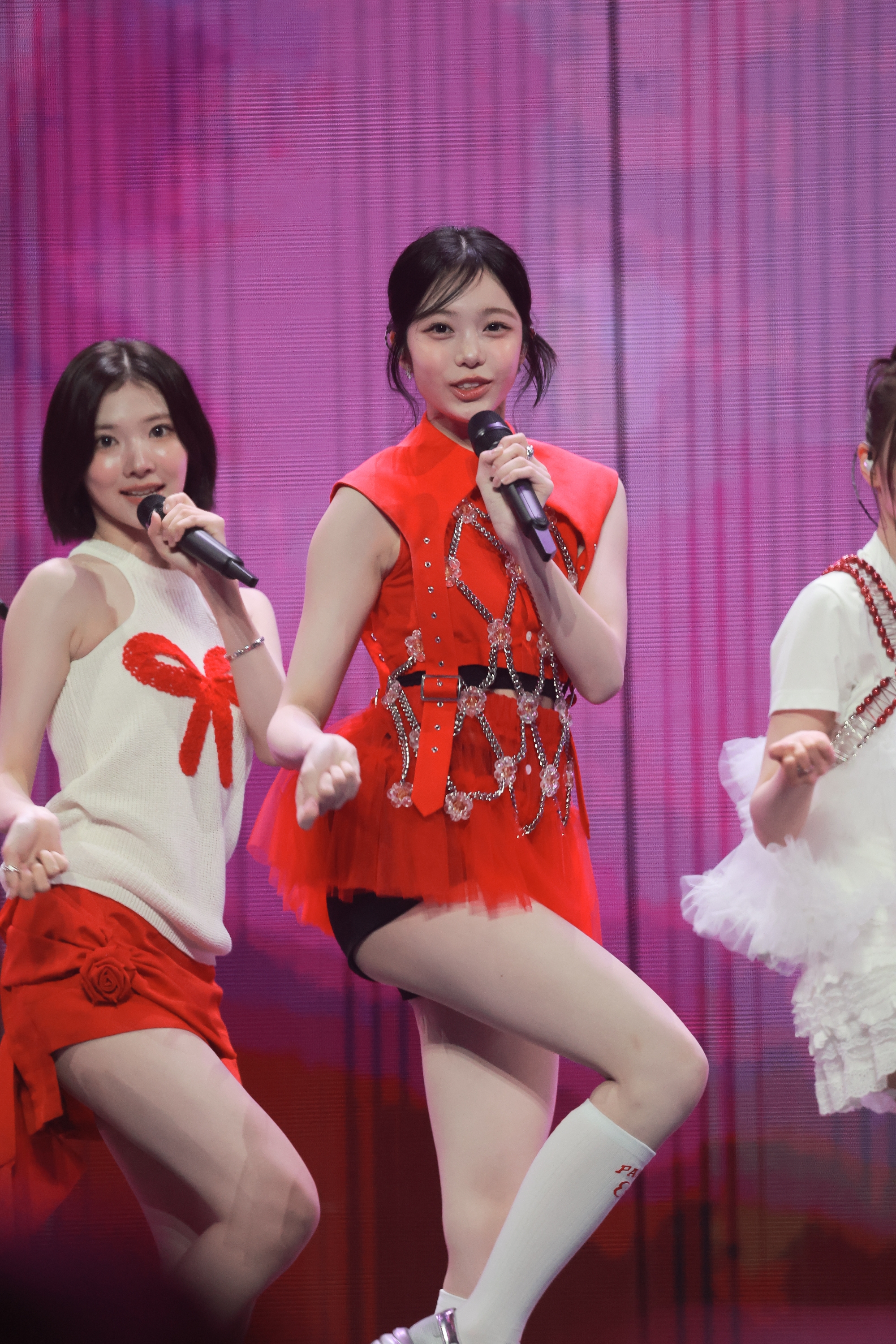 이안 검속 보다 짧은 빨간 발레치마 흰 니삭스 + 요망한 엉벅지