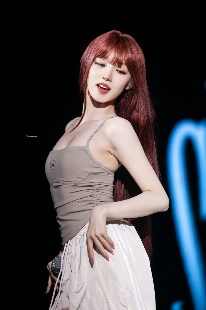 시원한 베이지색 끈나시 아이들 우기 뽀얀 가슴골 겨드랑이