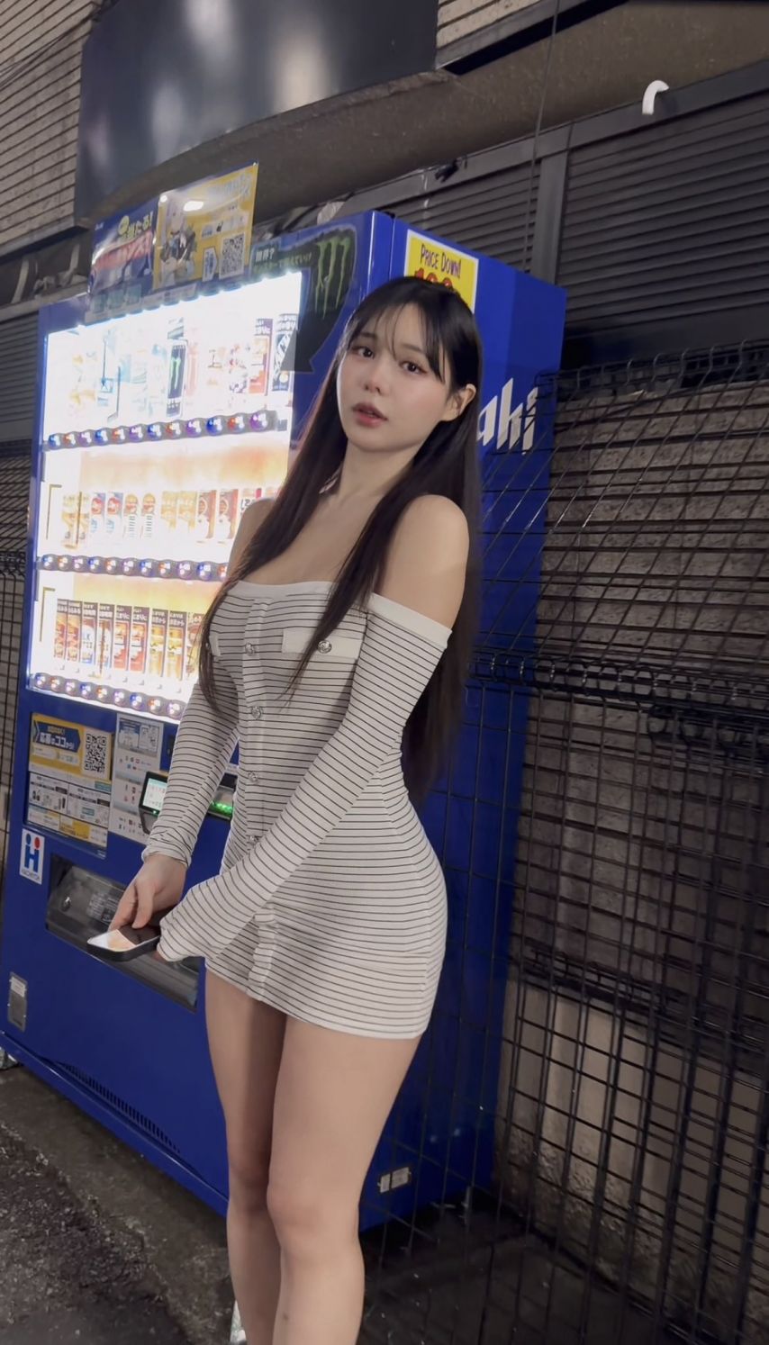 하얀 줄무늬 오프숄더 원피스 입은 팬더티비 서안 골반 ㅗㅜㅑ