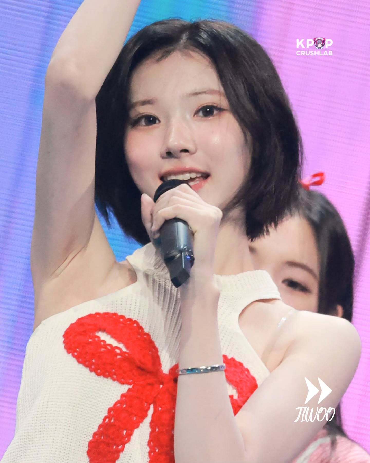 하츠투하츠 지우 빨간 리본 그려진 흰 홀터넥 겨드랑이 페로몬