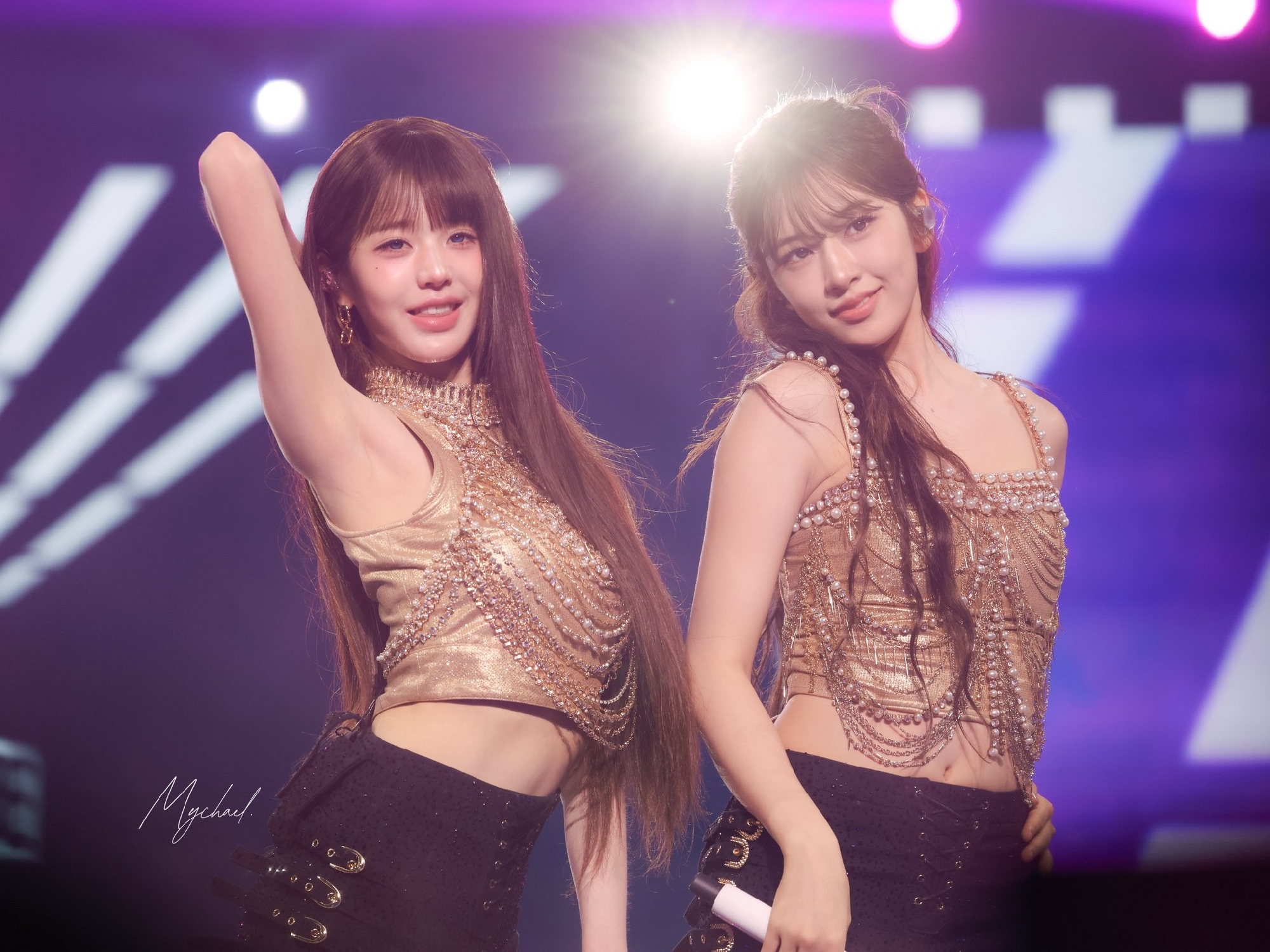 마카오 트윈타워 장원영 X 안유진 황금빛 란제리룩 페로몬 몸매