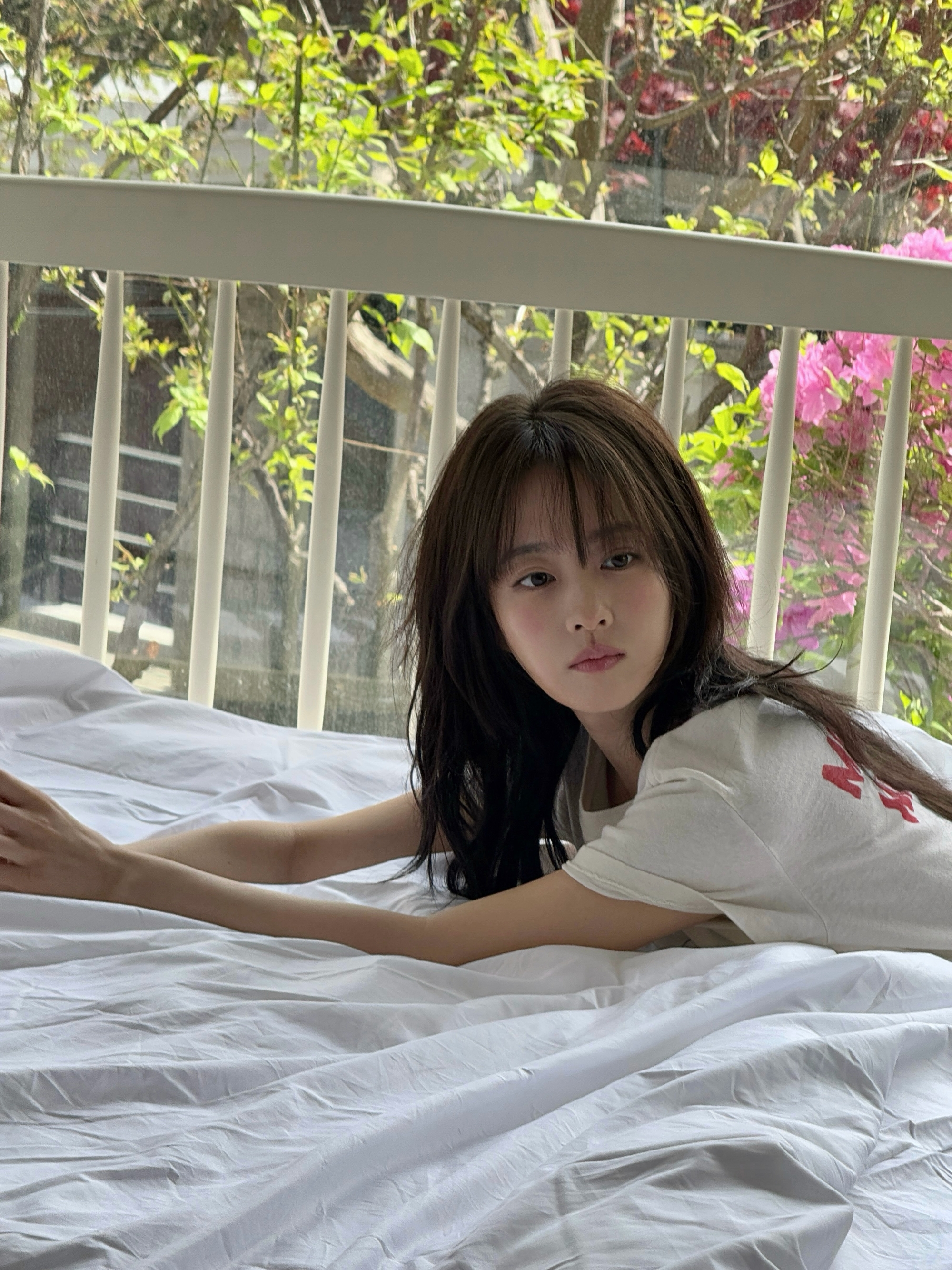 배우 박보영 검정 튜브탑 브라 비치는 섹시화보 미모 몸매 근황