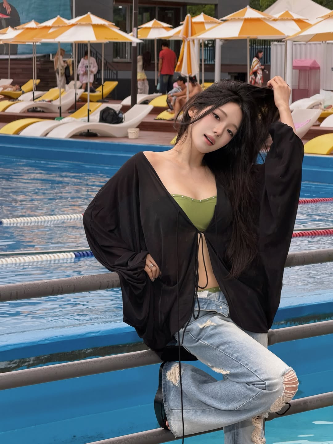 인플루언서로 노선을 잡은 프나 노지선 연두색 튜브탑 비키니 몸매
