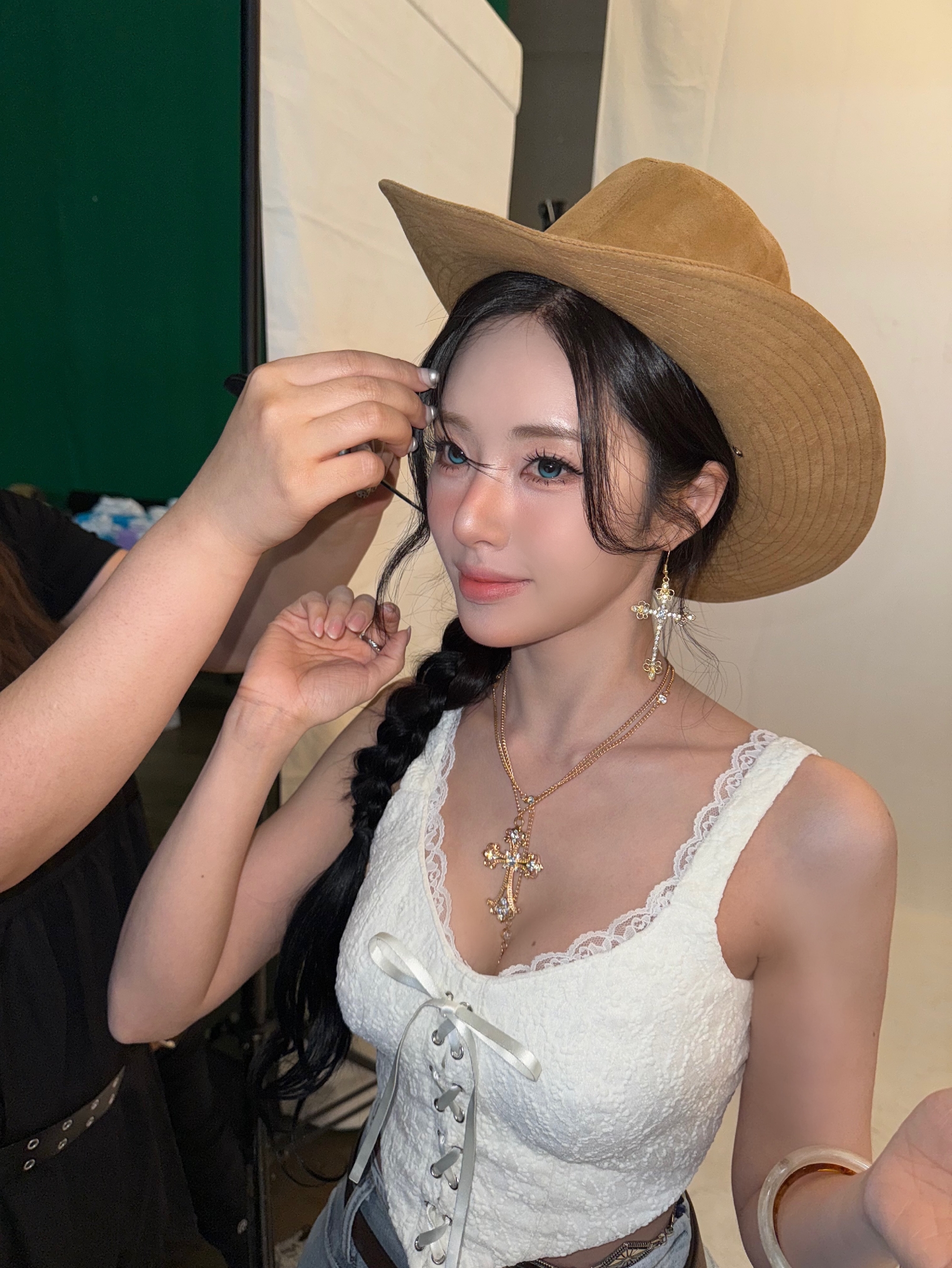 프나 카우걸 박지원 흰 레이스 란제리 요망한 가슴골 겨드랑이