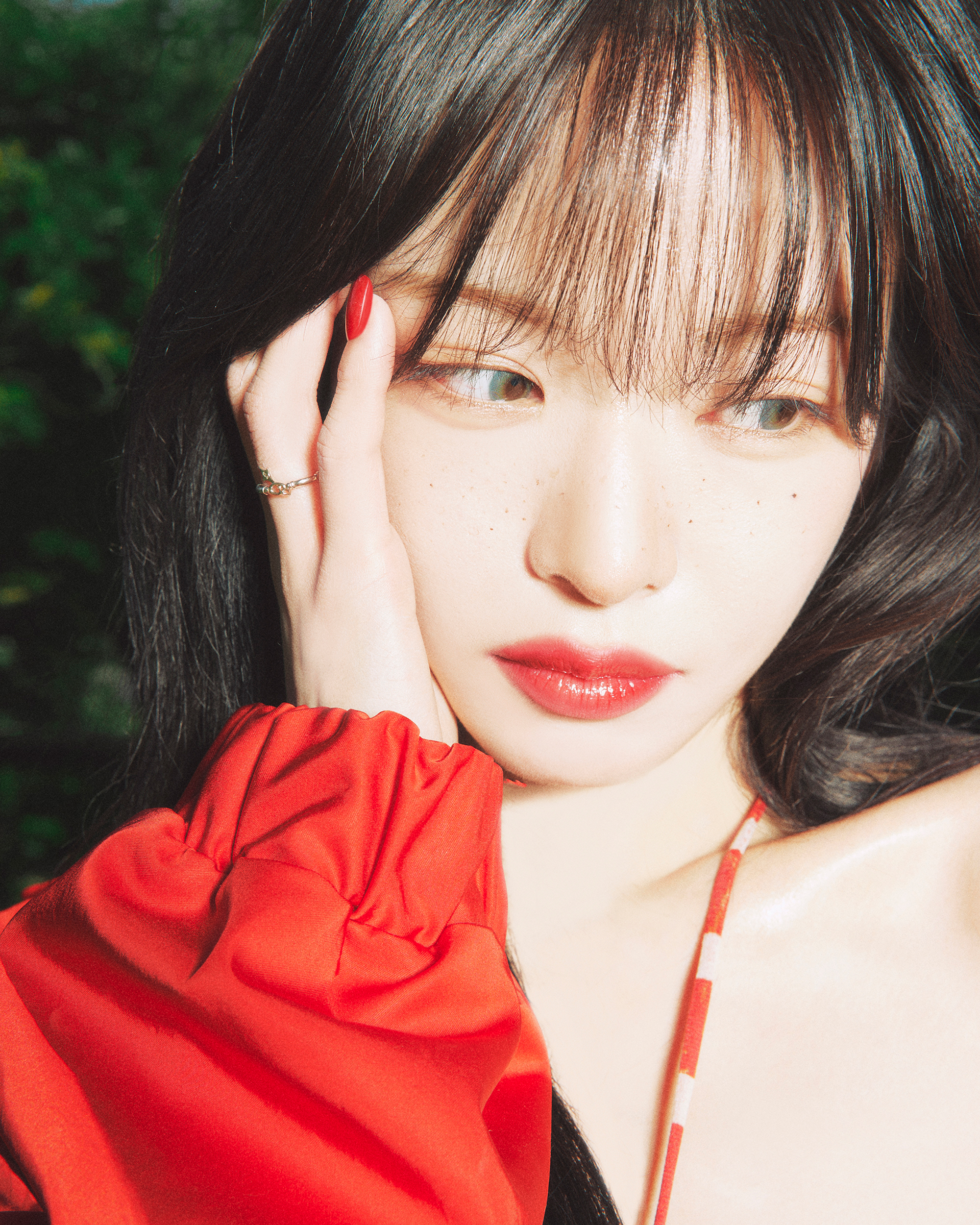 컴백이 기대되는 프나 이채영  빨간 홀터넥 비키니 야한 복부 배꼽