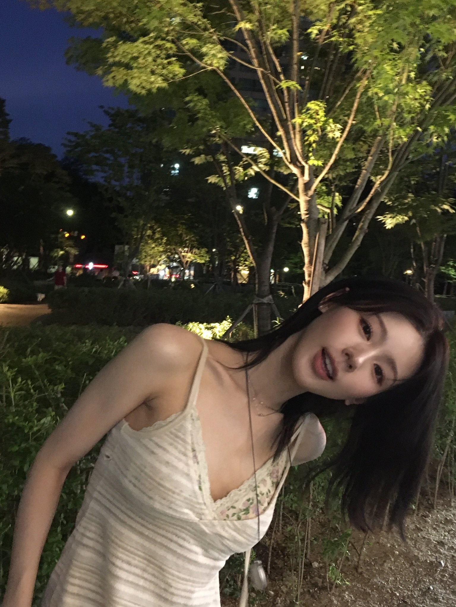 아이들 미연 시원한 꽃무늬 끈나시 겨드랑이 페로몬 슬렌더 몸매