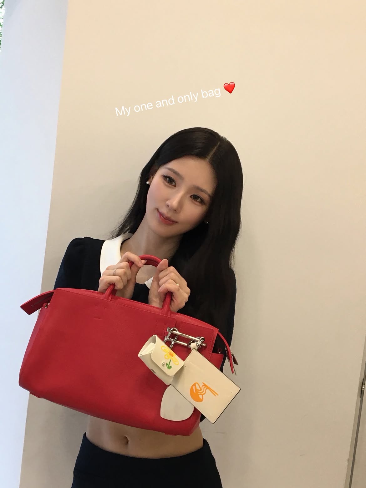 아이들 미연 남색 크롭 여성정장 잘록한 복부 배꼽 - 인스타